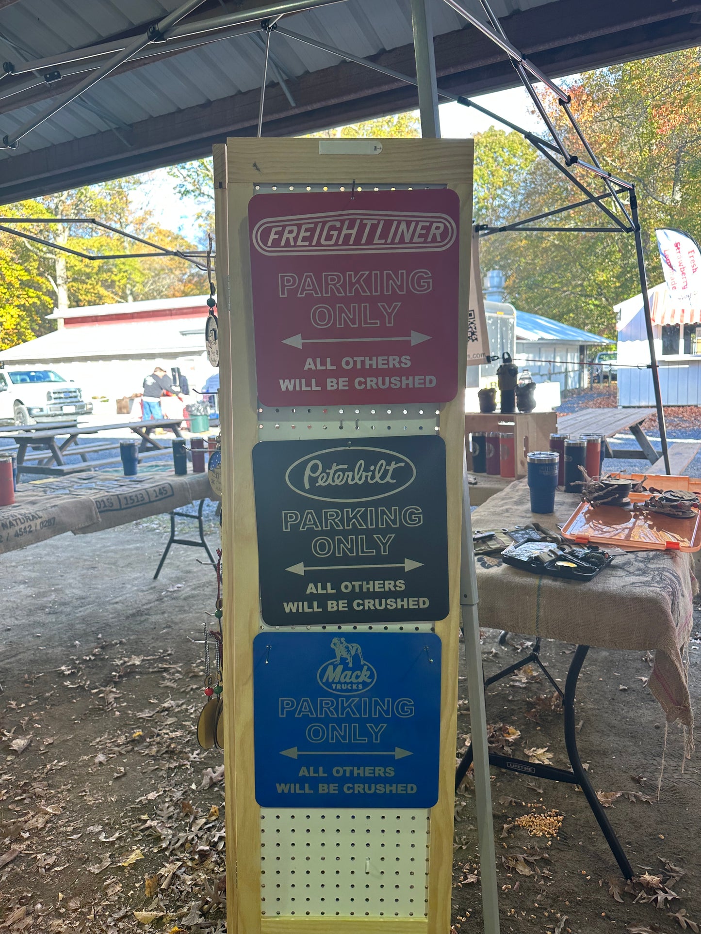 Truck Parking Signs